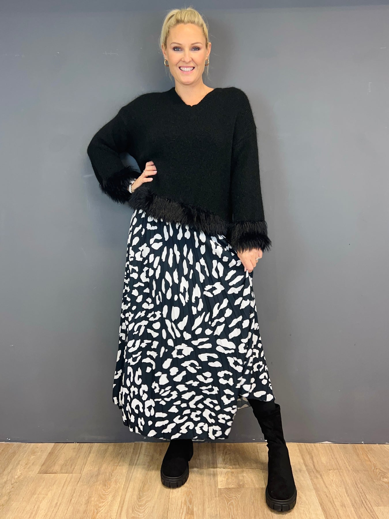 Grey animal print outlet pleated skirt